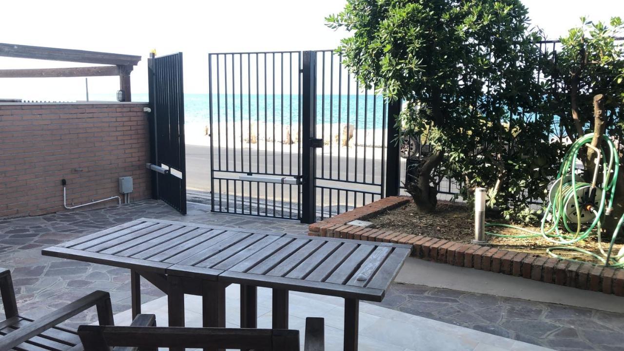 Beach Appartament มารีนา ดิ มอนเตมาร์เชียโน ภายนอก รูปภาพ
