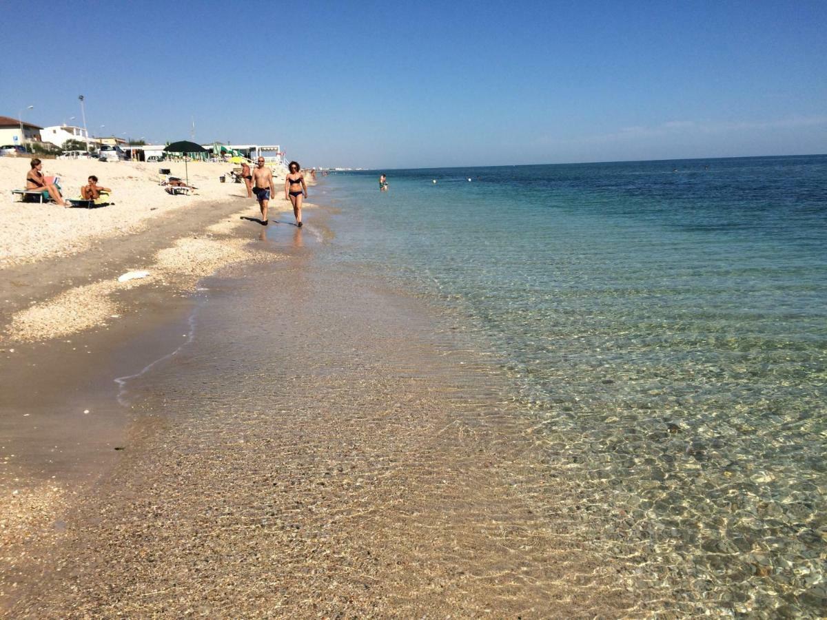 Beach Appartament มารีนา ดิ มอนเตมาร์เชียโน ภายนอก รูปภาพ